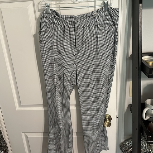 Old navy pixie pant in houndstooth - Picture 2 of 4